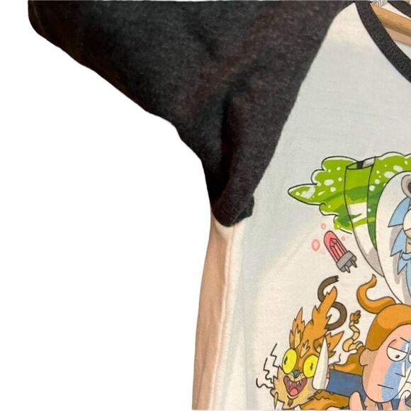 3 for $30! Rick & morty hot topic graphic tee - Picture 4 of 7